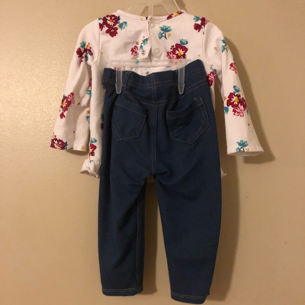 Carter’s Girl Matching Set - Picture 2 of 3